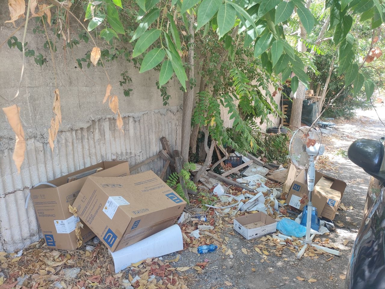 Discarica vicino scuola